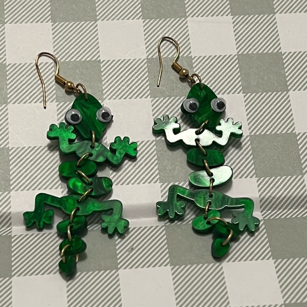 Charming Green Lizard Dangle Earrings - Picture 2 of 5